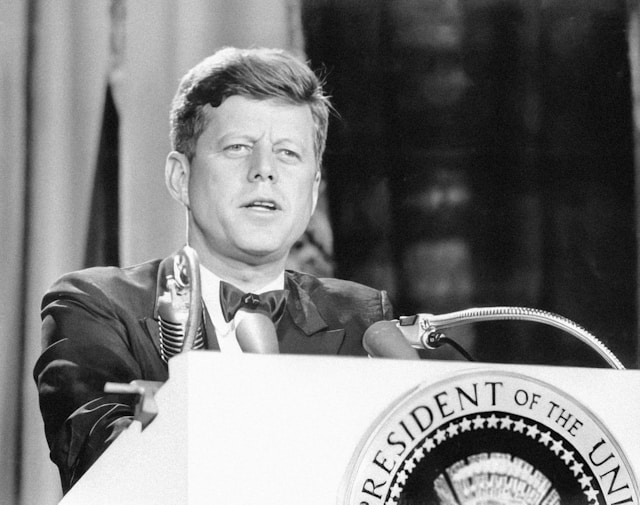 JFK Film Review - Oliver Stone's Masterpiece of Paranoia and Truth
